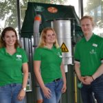 Für Fragen rund um die Inhalte und den Ablauf der Ausbildungen sowie des Unternehmens MT-Energie Service standen unter anderem die angehenden Kauffrauen für Büromanagement Teresa Böhme (von links), Ann-Katrin Ahlf und der Personalreferent Robert Buchsteiner zur Verfügung.
